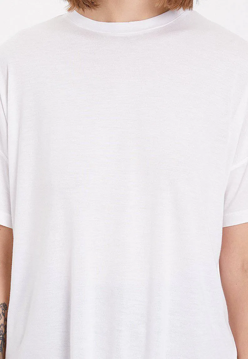 Beyaz Basic Bisiklet Yaka Viskon Rahat Kalıp Kadın T-Shirt ESSENTIALS SCOOP NECK LOOSE TEE
