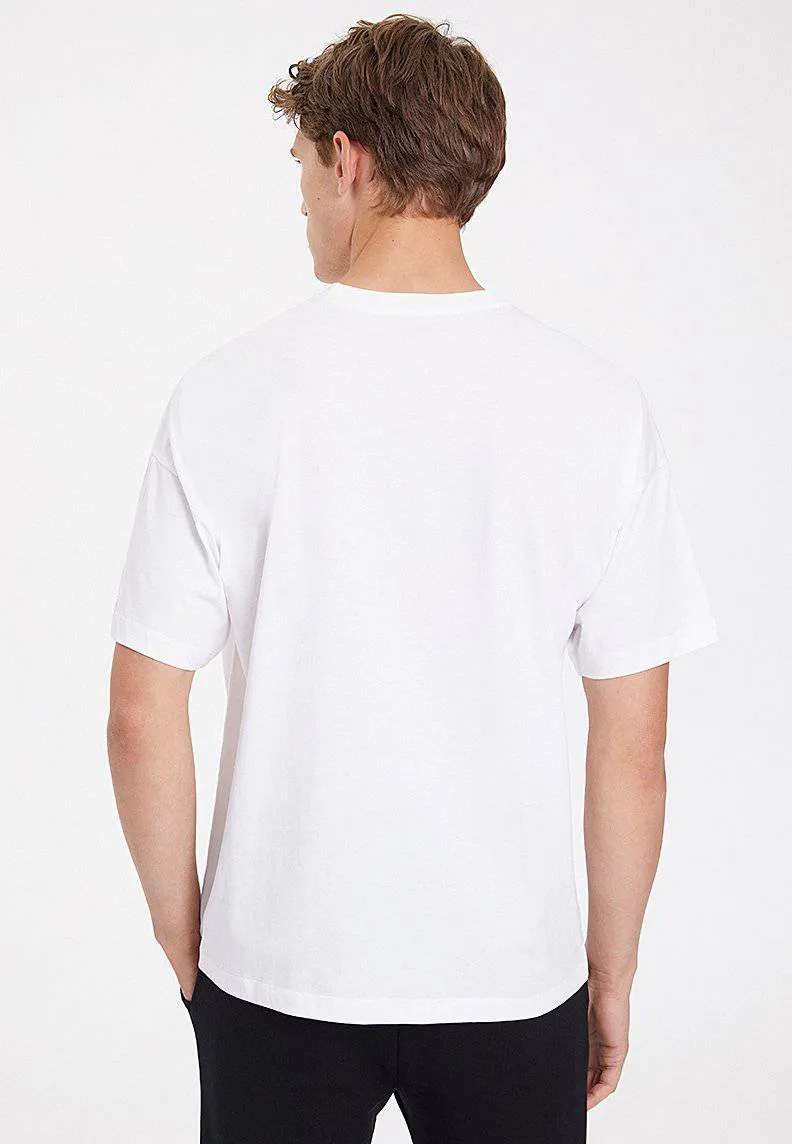 Beyaz Bisiklet Yaka Pamuklu Oversize Erkek T-Shirt ESSENTIALS