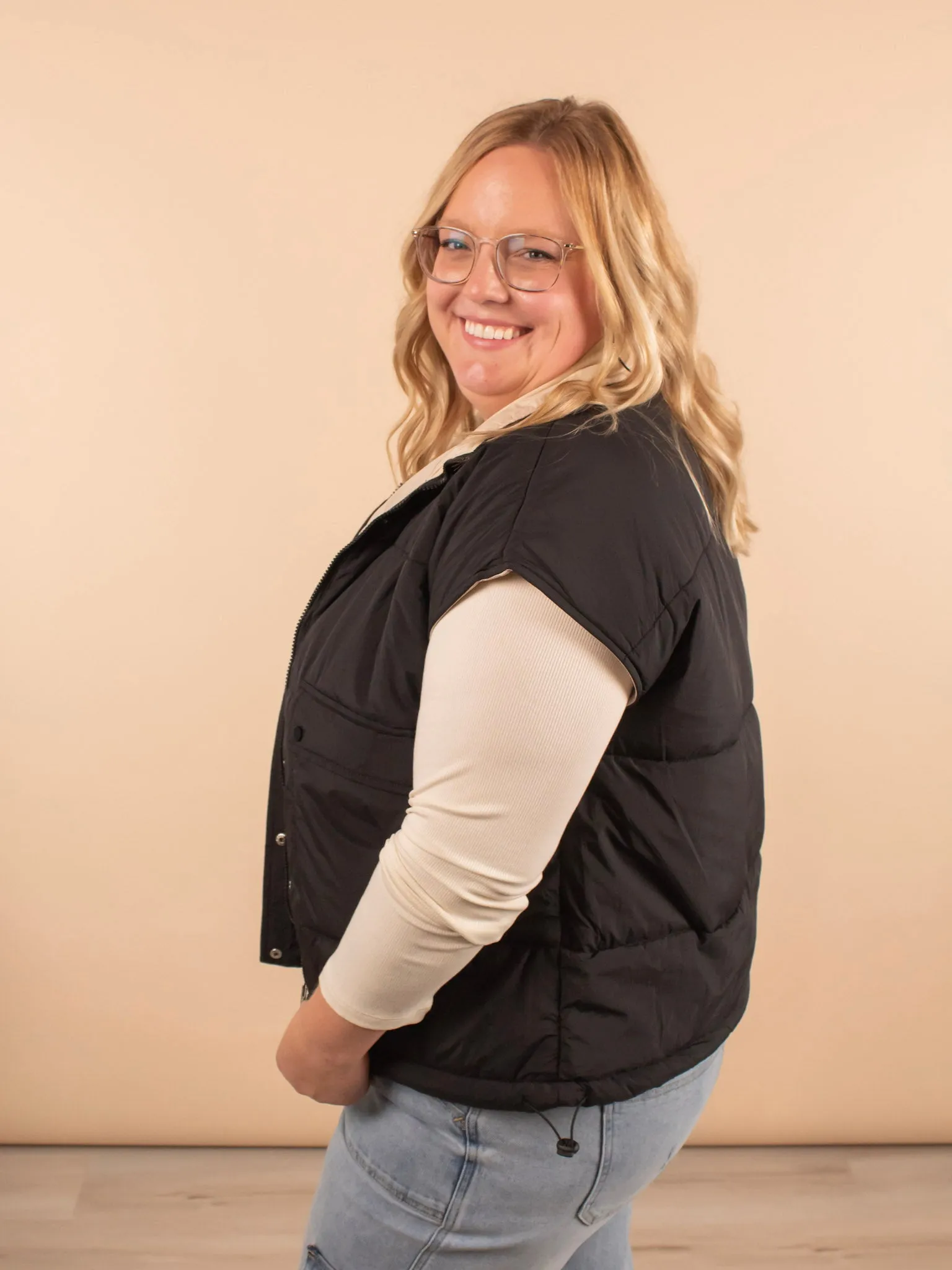 Briar Reversible Puffer Vest in Black/Ivory