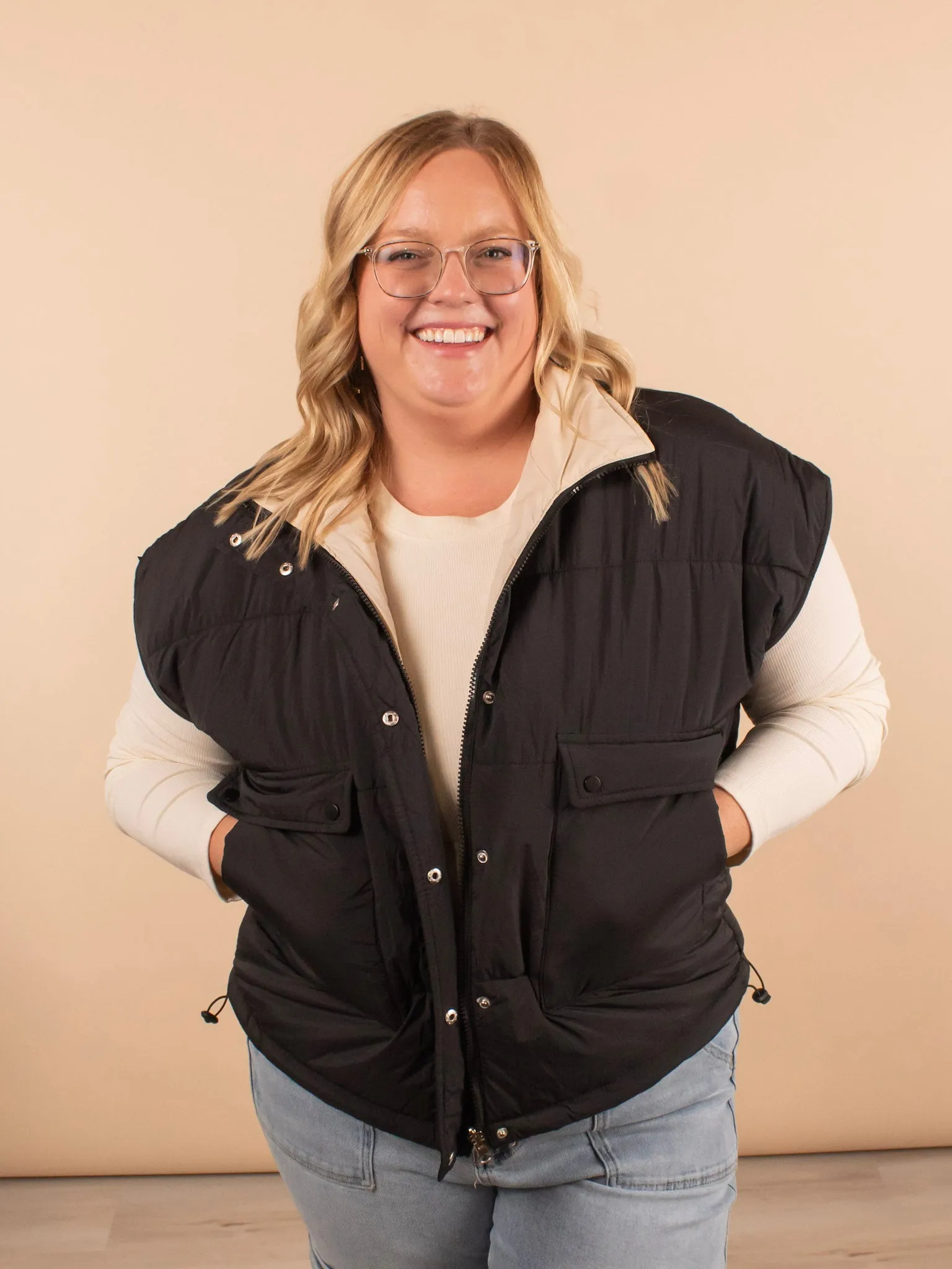 Briar Reversible Puffer Vest in Black/Ivory