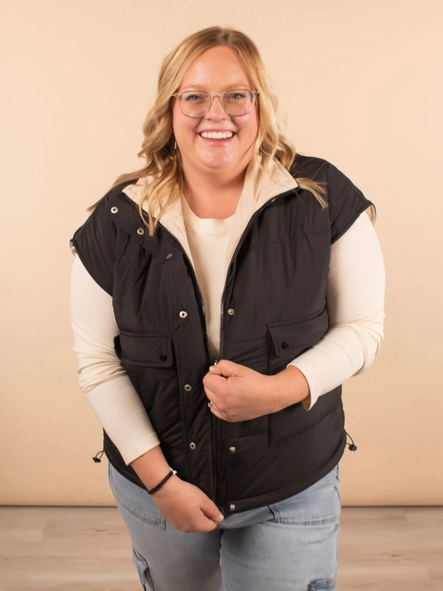 Briar Reversible Puffer Vest in Black/Ivory