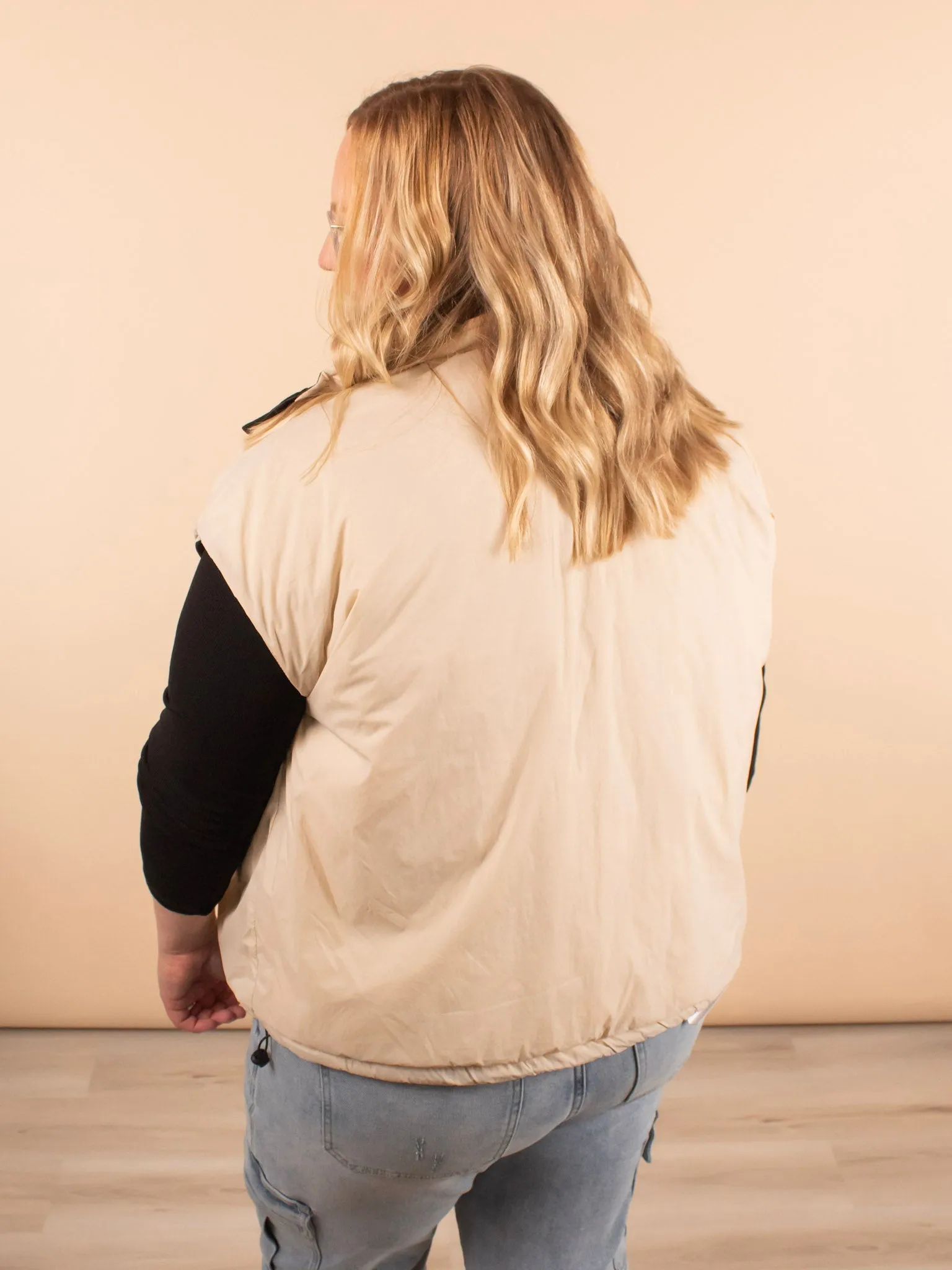 Briar Reversible Puffer Vest in Black/Ivory