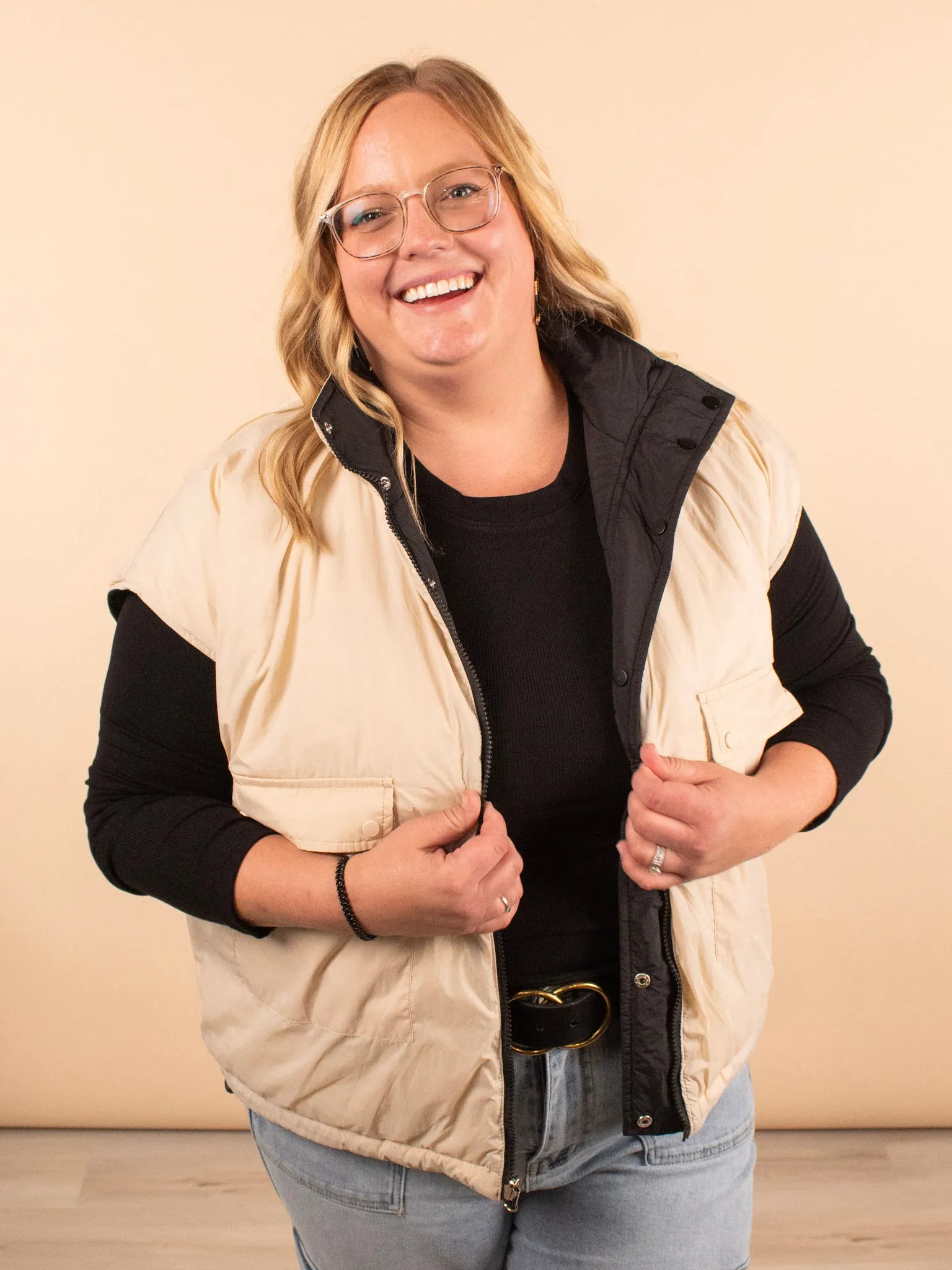 Briar Reversible Puffer Vest in Black/Ivory