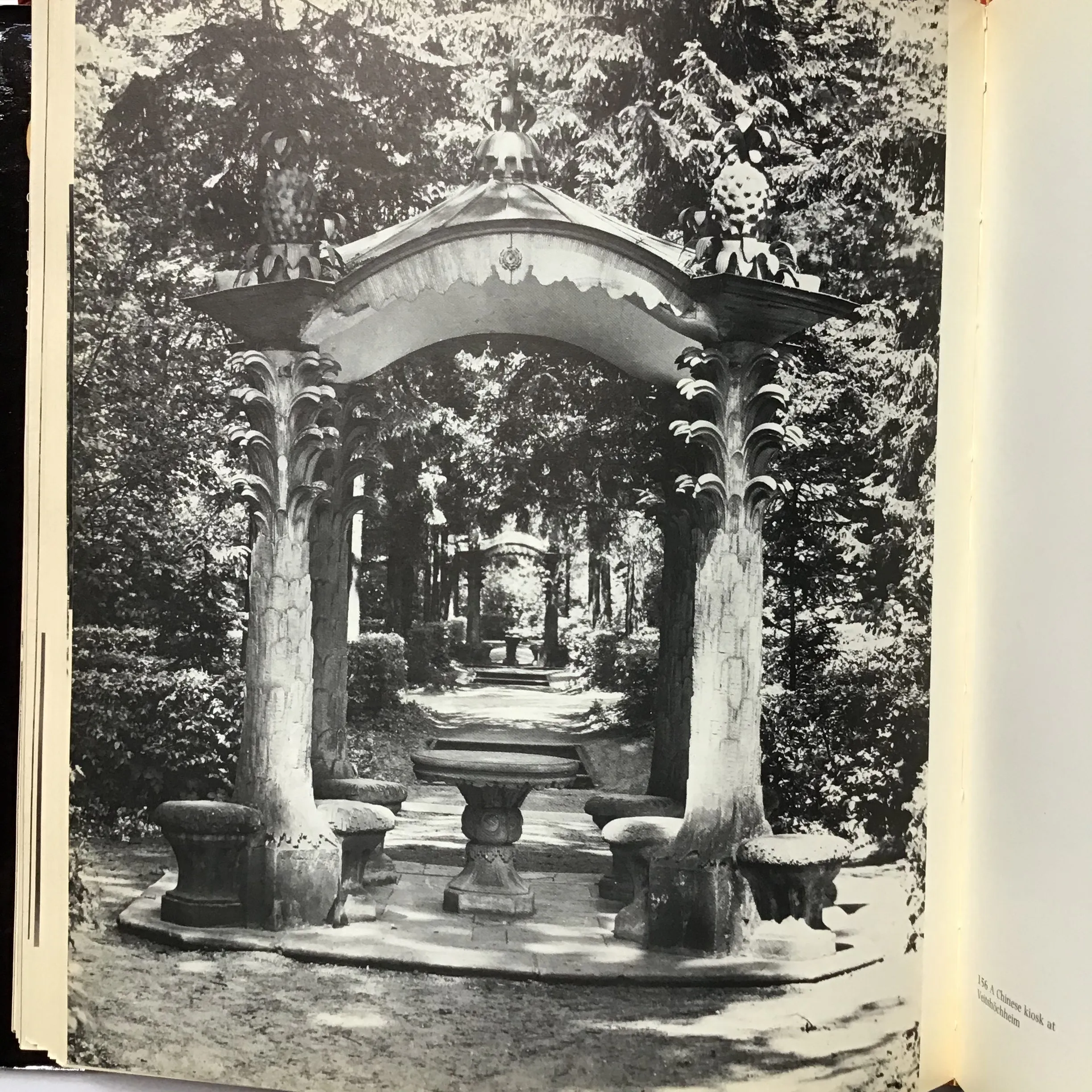 Chinoiserie : The Impact of Oriental Styles on Western Art and Decoration