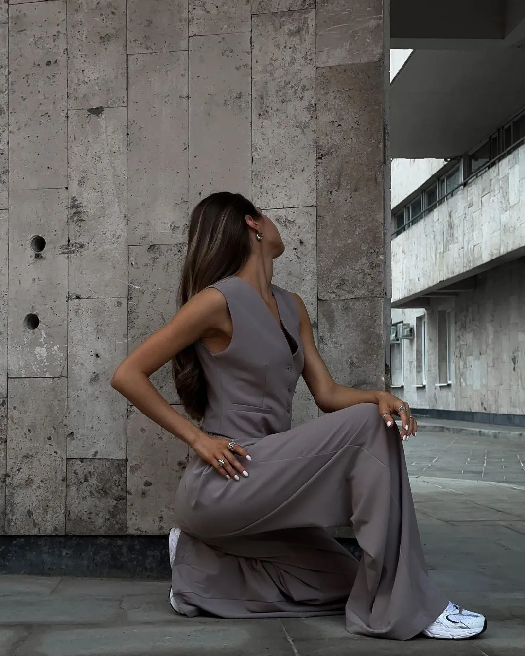Effortlessly Chic  V-Neck Sleeveless Vest and Wide-Leg Trousers Two-Piece Set for a Relaxed Yet Stylish Look