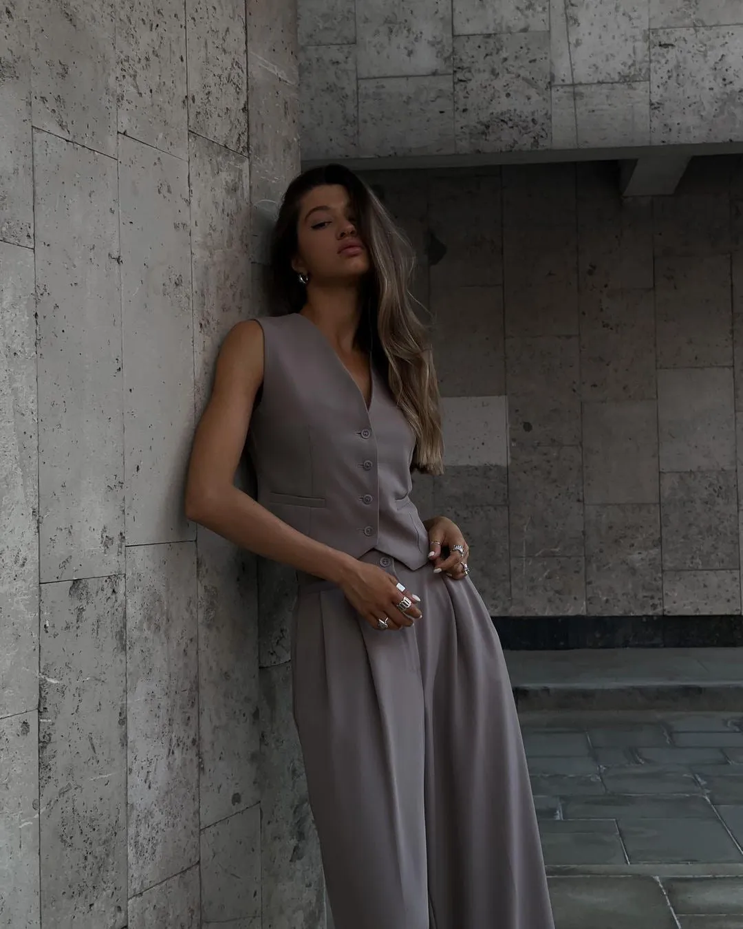 Effortlessly Chic  V-Neck Sleeveless Vest and Wide-Leg Trousers Two-Piece Set for a Relaxed Yet Stylish Look