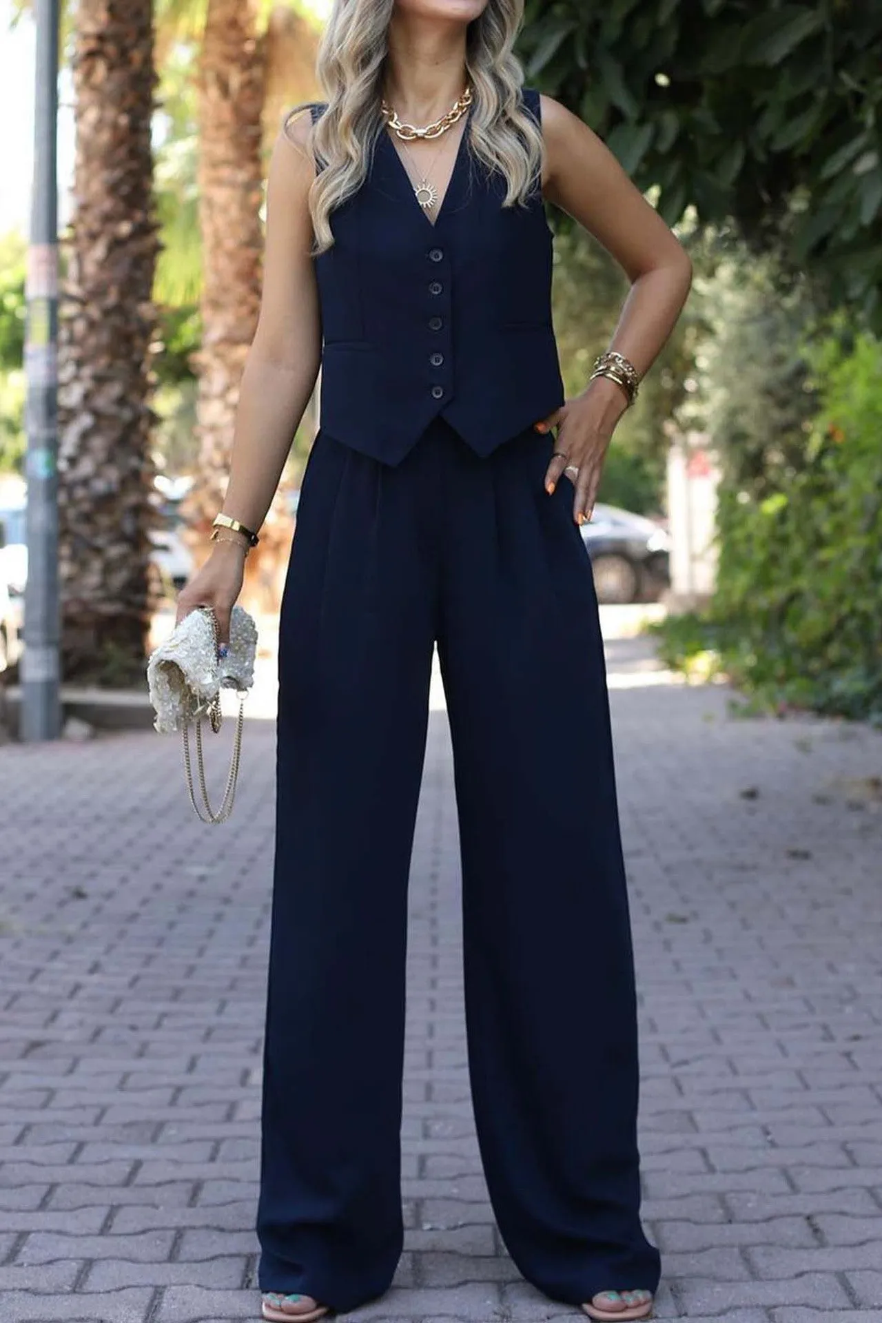 Effortlessly Chic  V-Neck Sleeveless Vest and Wide-Leg Trousers Two-Piece Set for a Relaxed Yet Stylish Look