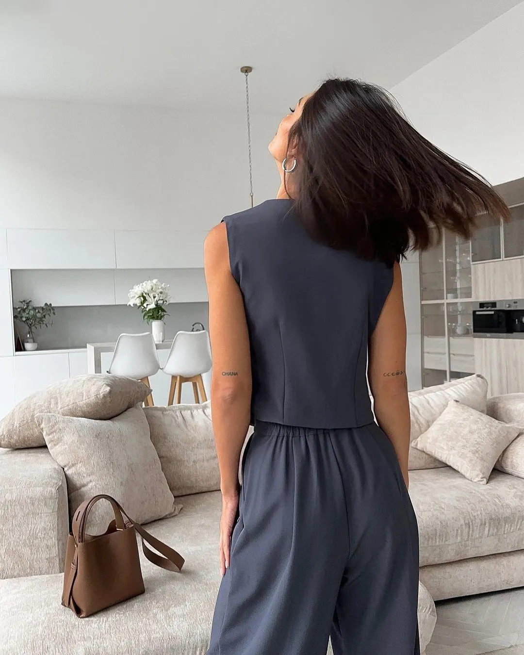 Effortlessly Chic  V-Neck Sleeveless Vest and Wide-Leg Trousers Two-Piece Set for a Relaxed Yet Stylish Look