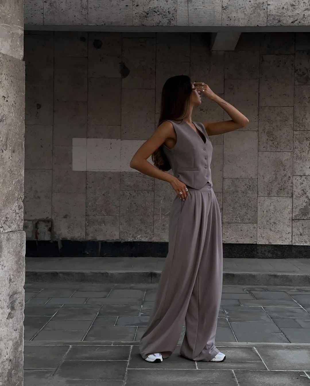 Effortlessly Chic  V-Neck Sleeveless Vest and Wide-Leg Trousers Two-Piece Set for a Relaxed Yet Stylish Look