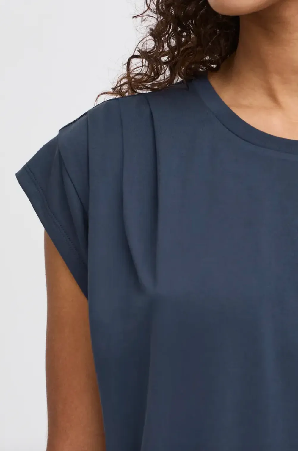 IH - Lisken tee