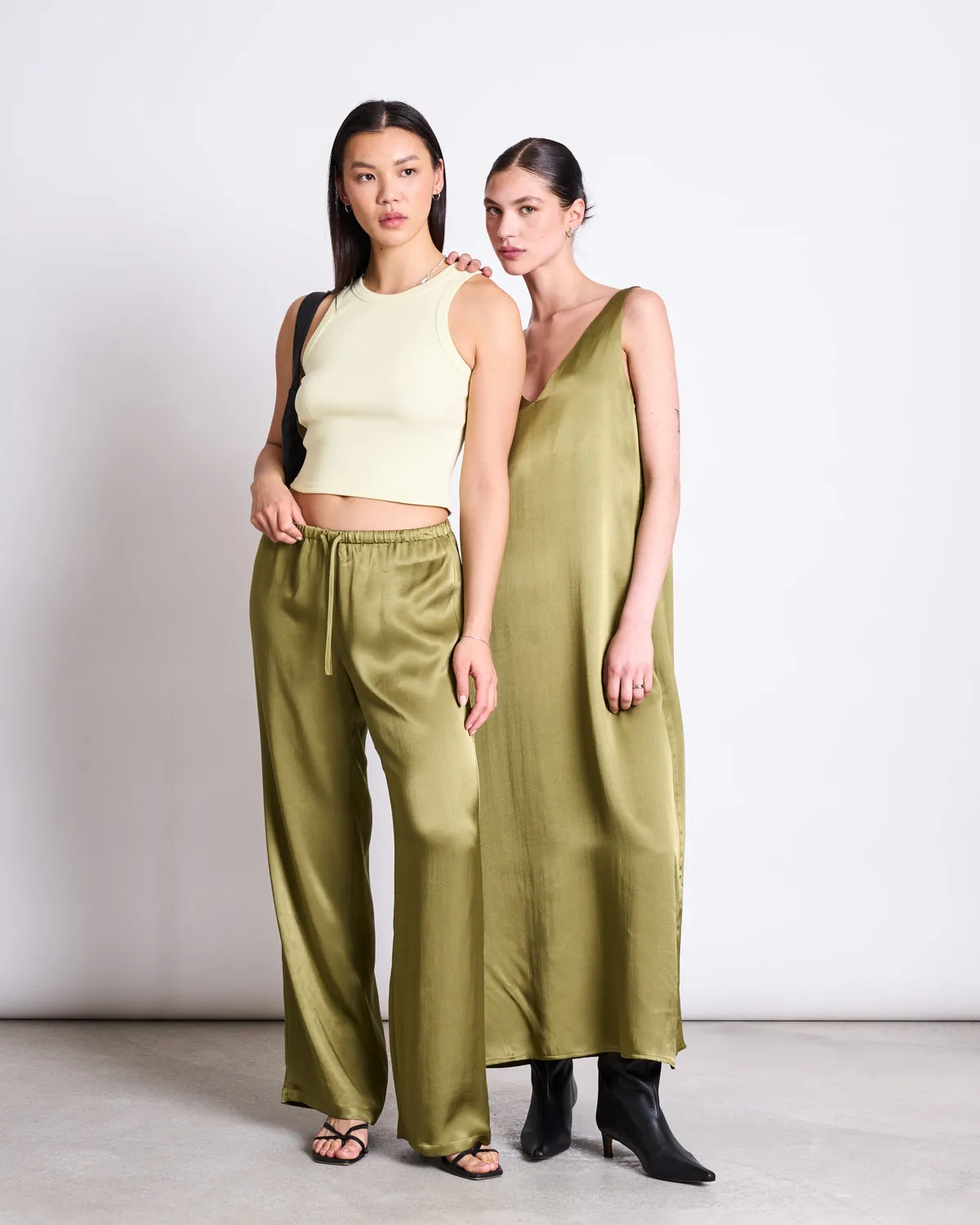 LOOSE SILKY PANTS FRIS WOODY OLIVE