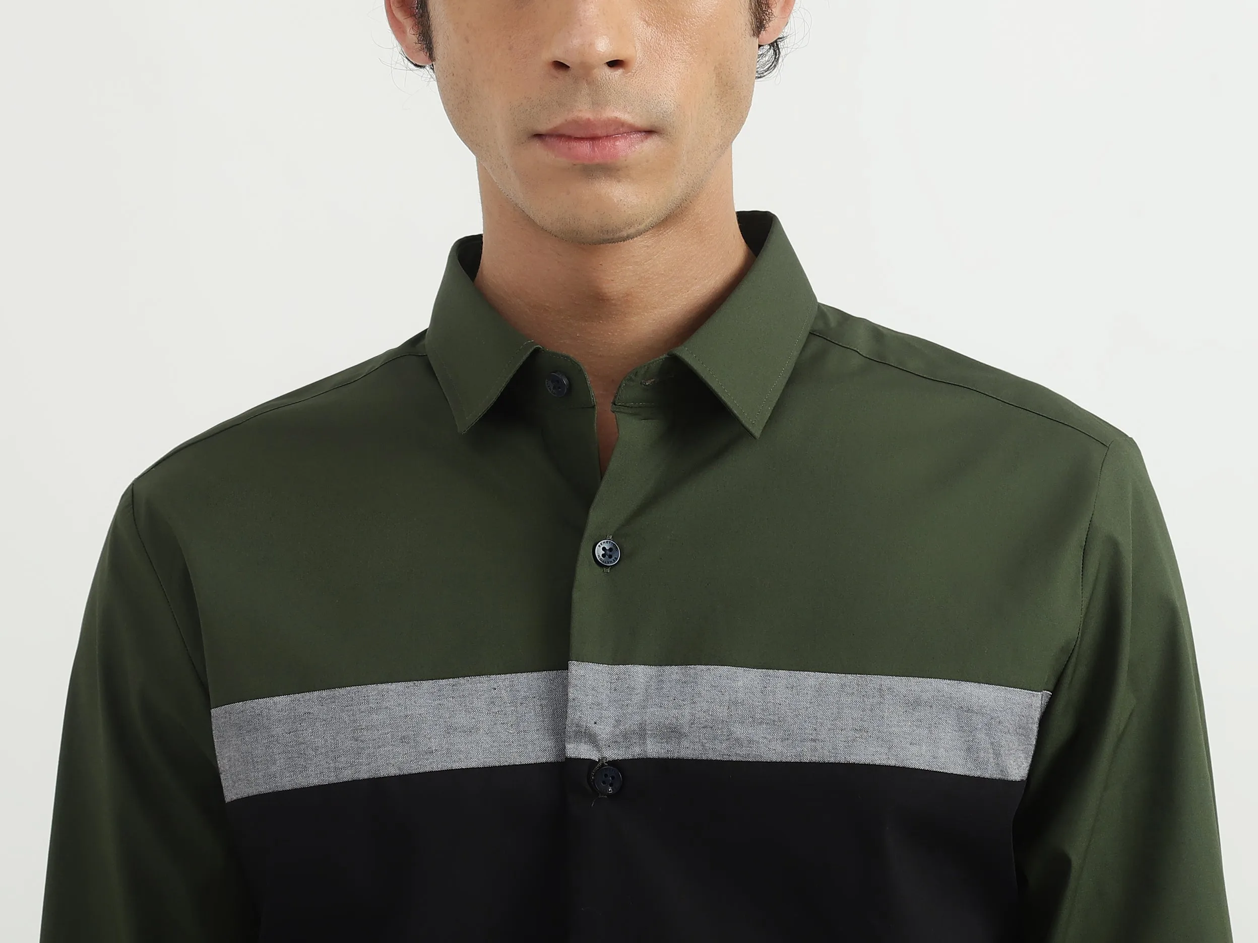 Men Colorblocked Spread Collar Shirt