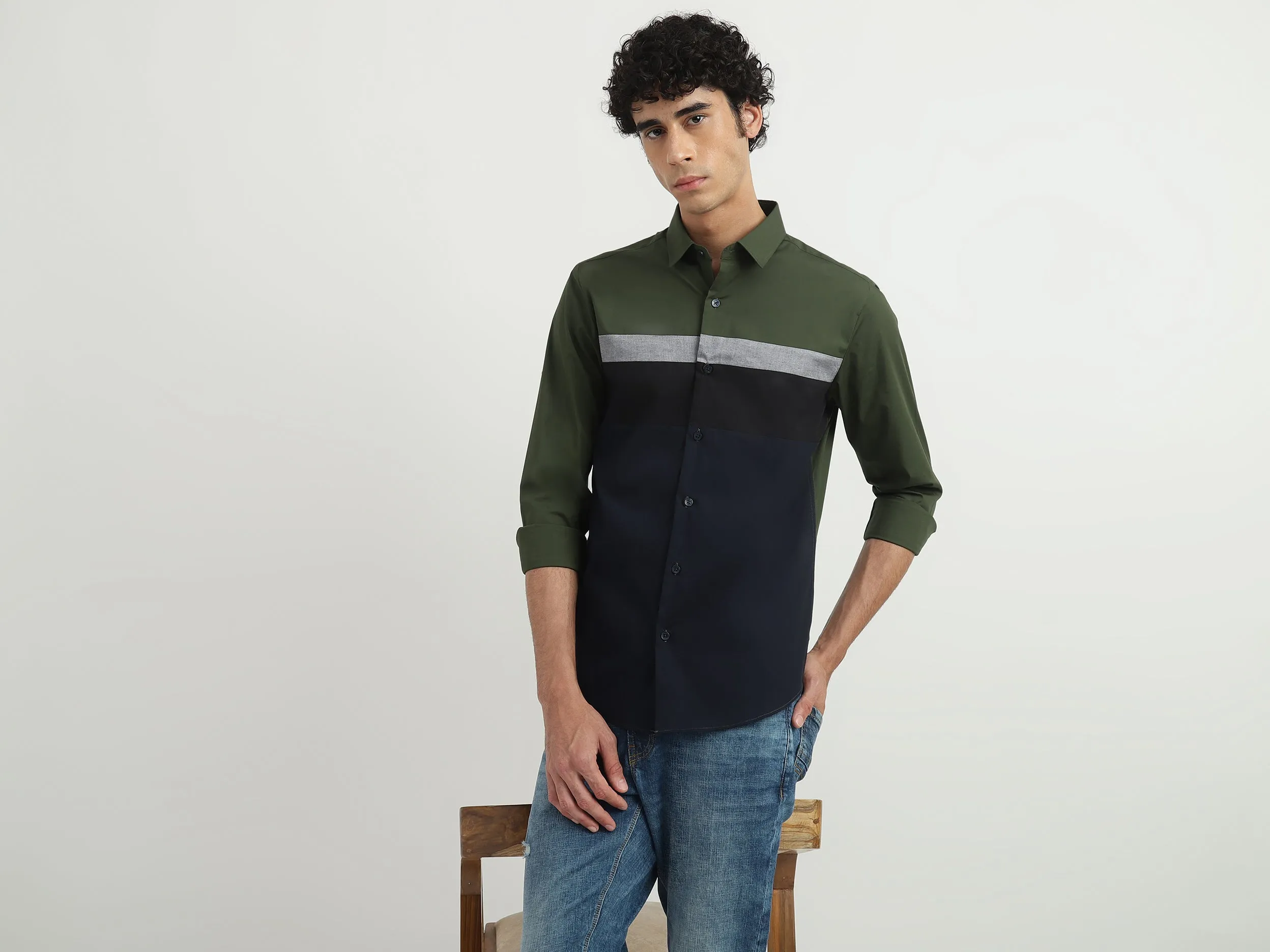 Men Colorblocked Spread Collar Shirt