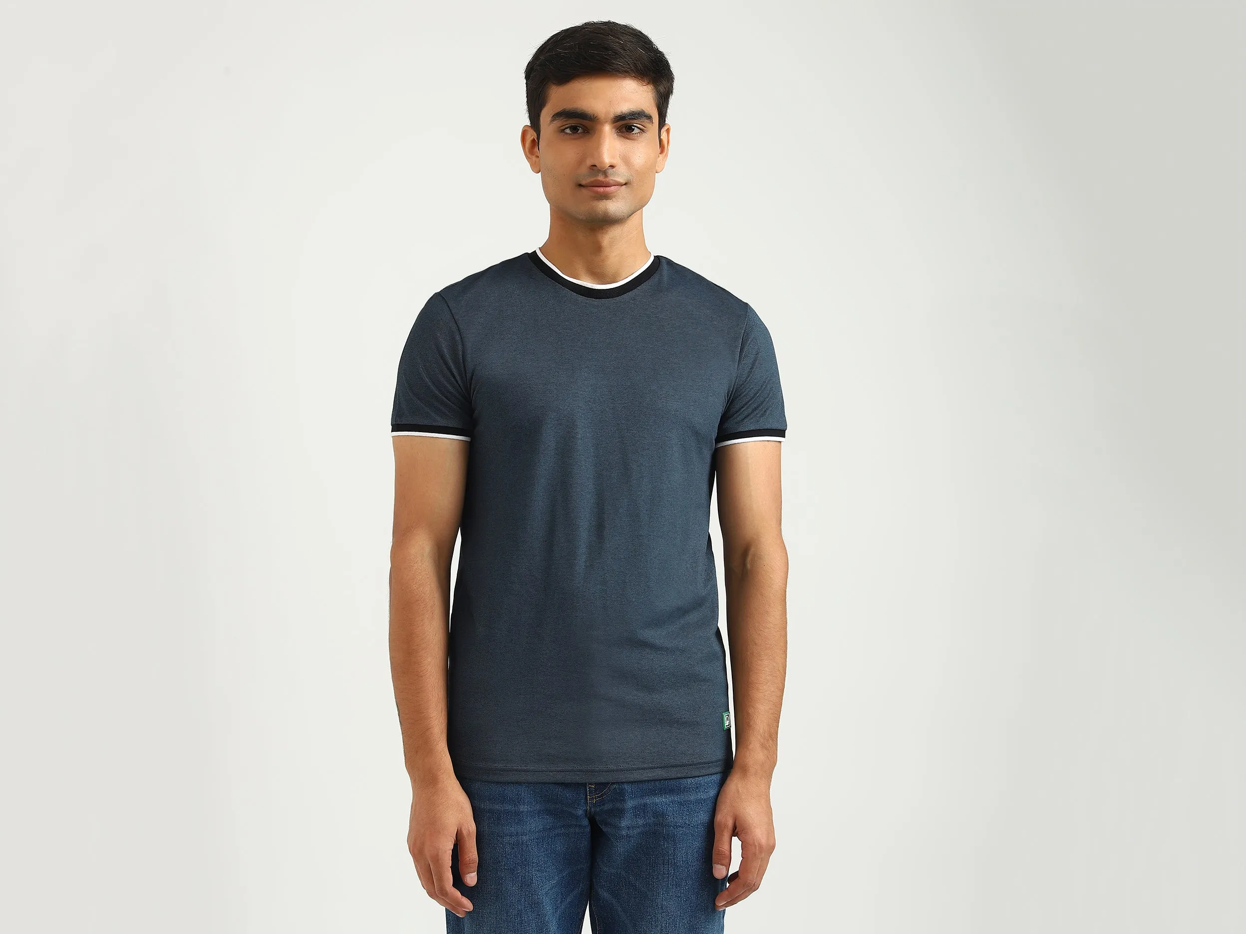 Men Solid Round Neck T-shirt
