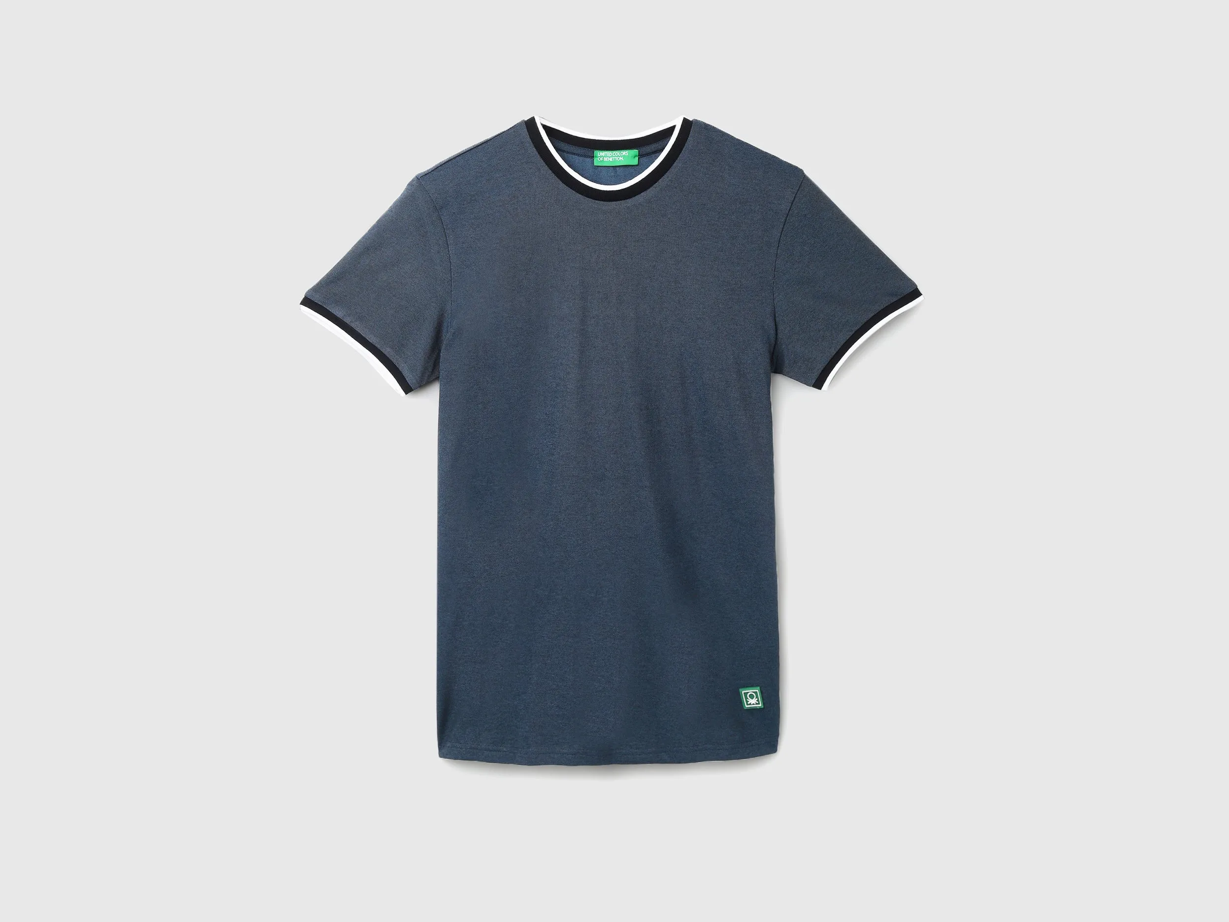 Men Solid Round Neck T-shirt