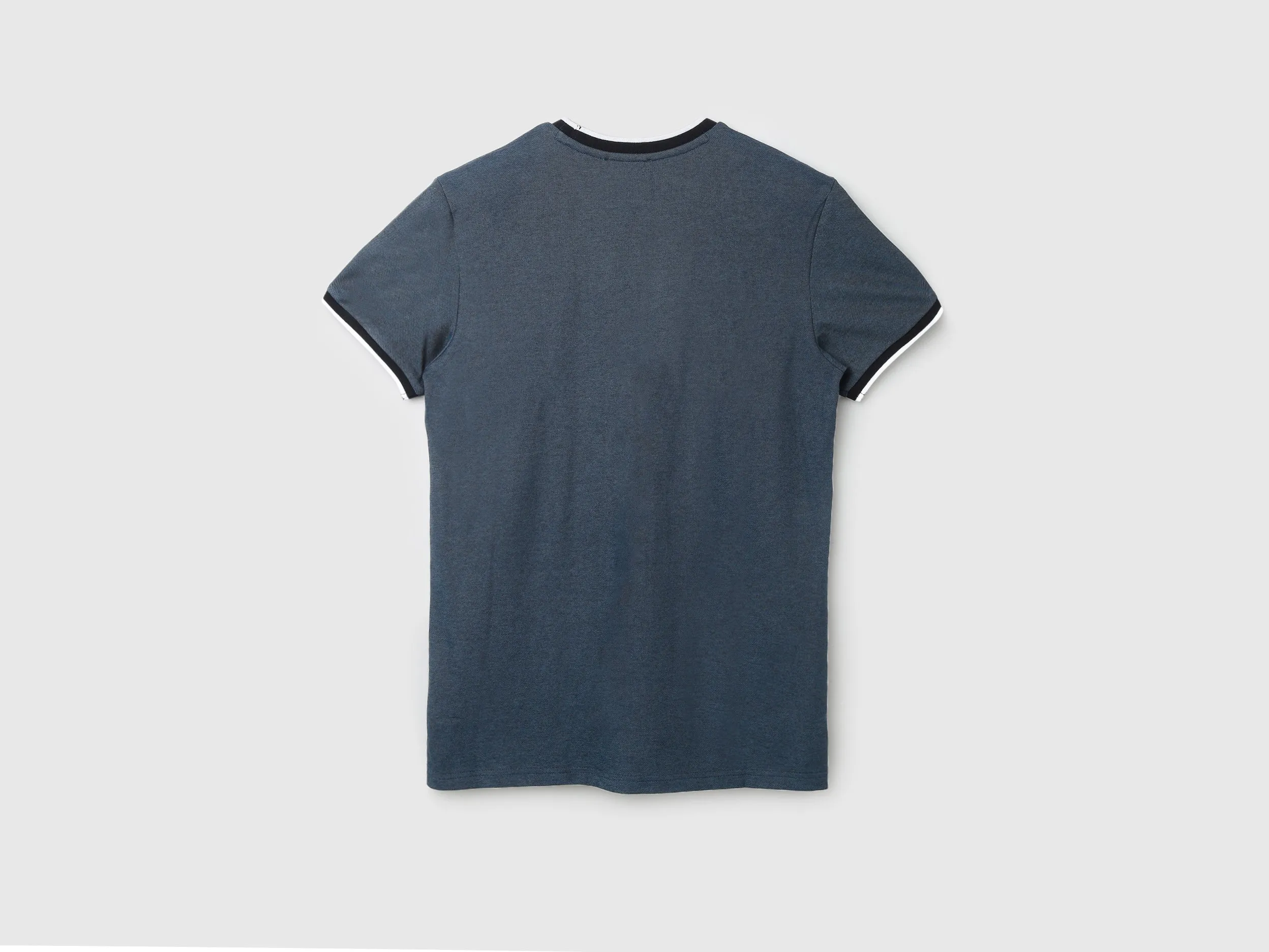 Men Solid Round Neck T-shirt