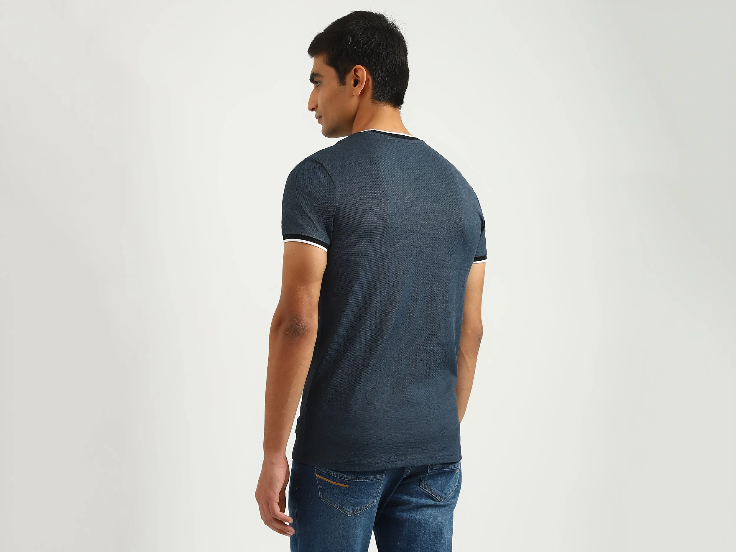 Men Solid Round Neck T-shirt