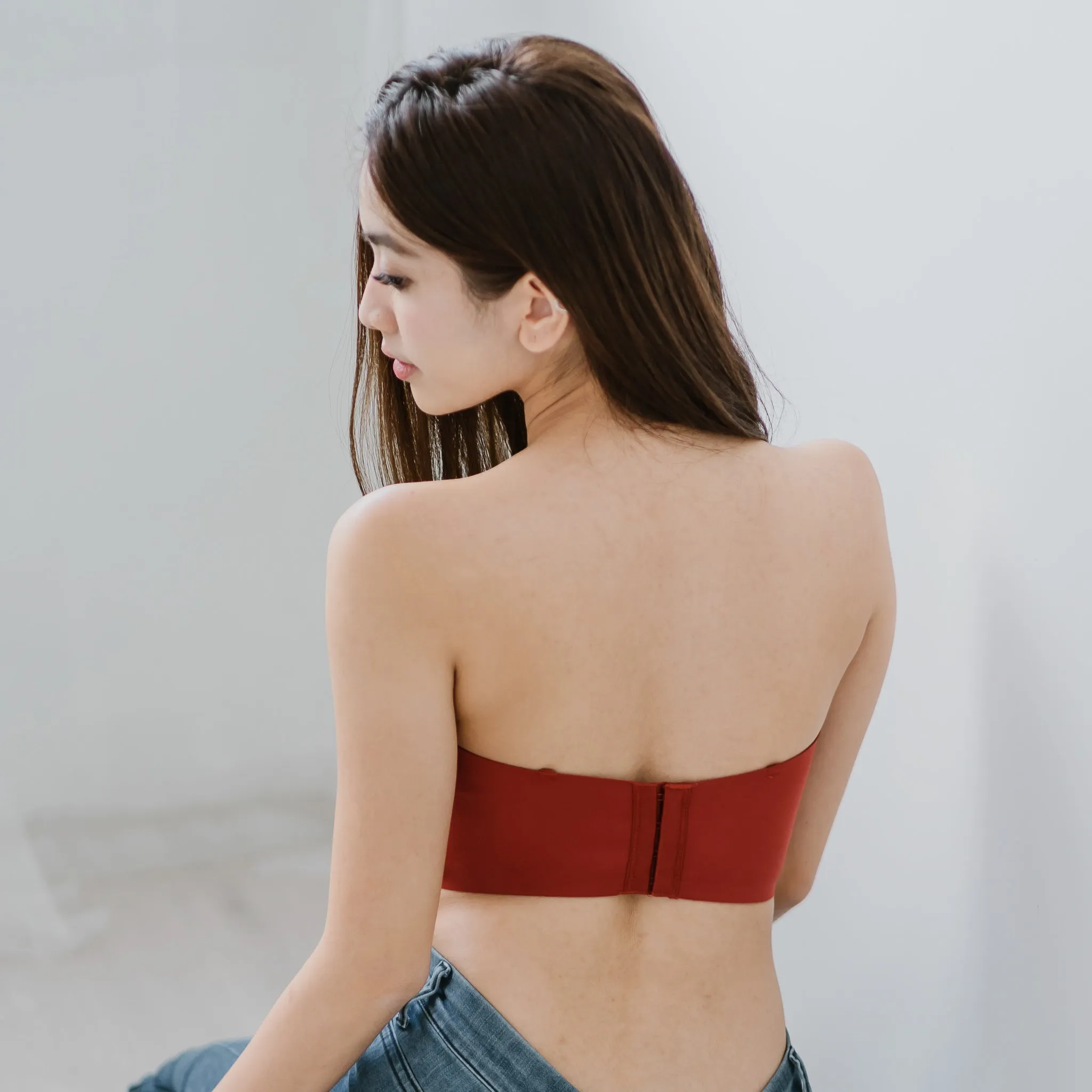 Minimalist Lightly-Lined Seamless Midi Strapless Wireless Bra V2 in Maroon (Size S only)