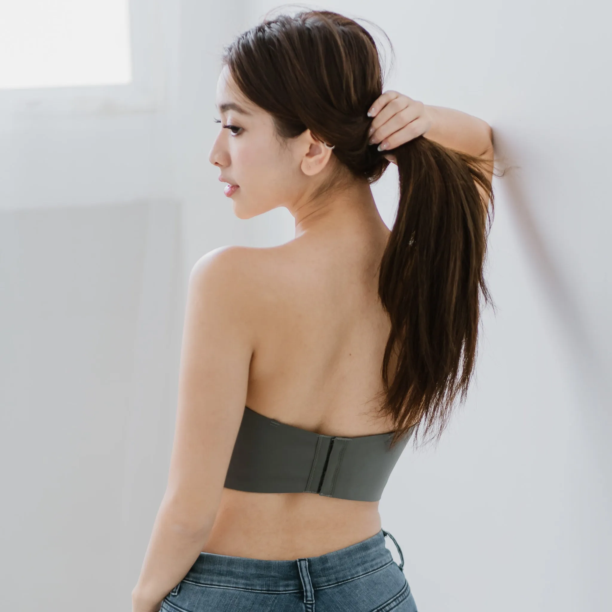 Minimalist Lightly-Lined Seamless Midi Strapless Wireless Bra V2 in Soft Grey