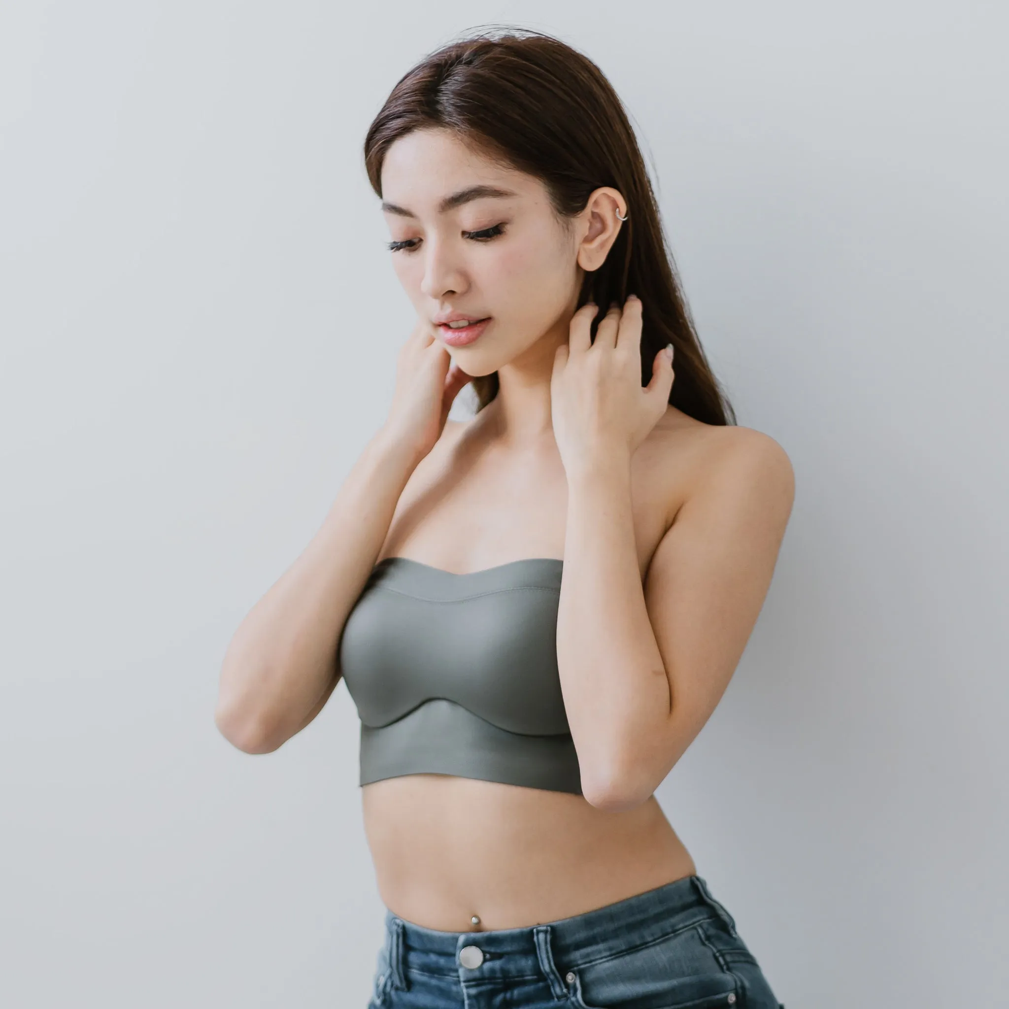 Minimalist Lightly-Lined Seamless Midi Strapless Wireless Bra V2 in Soft Grey