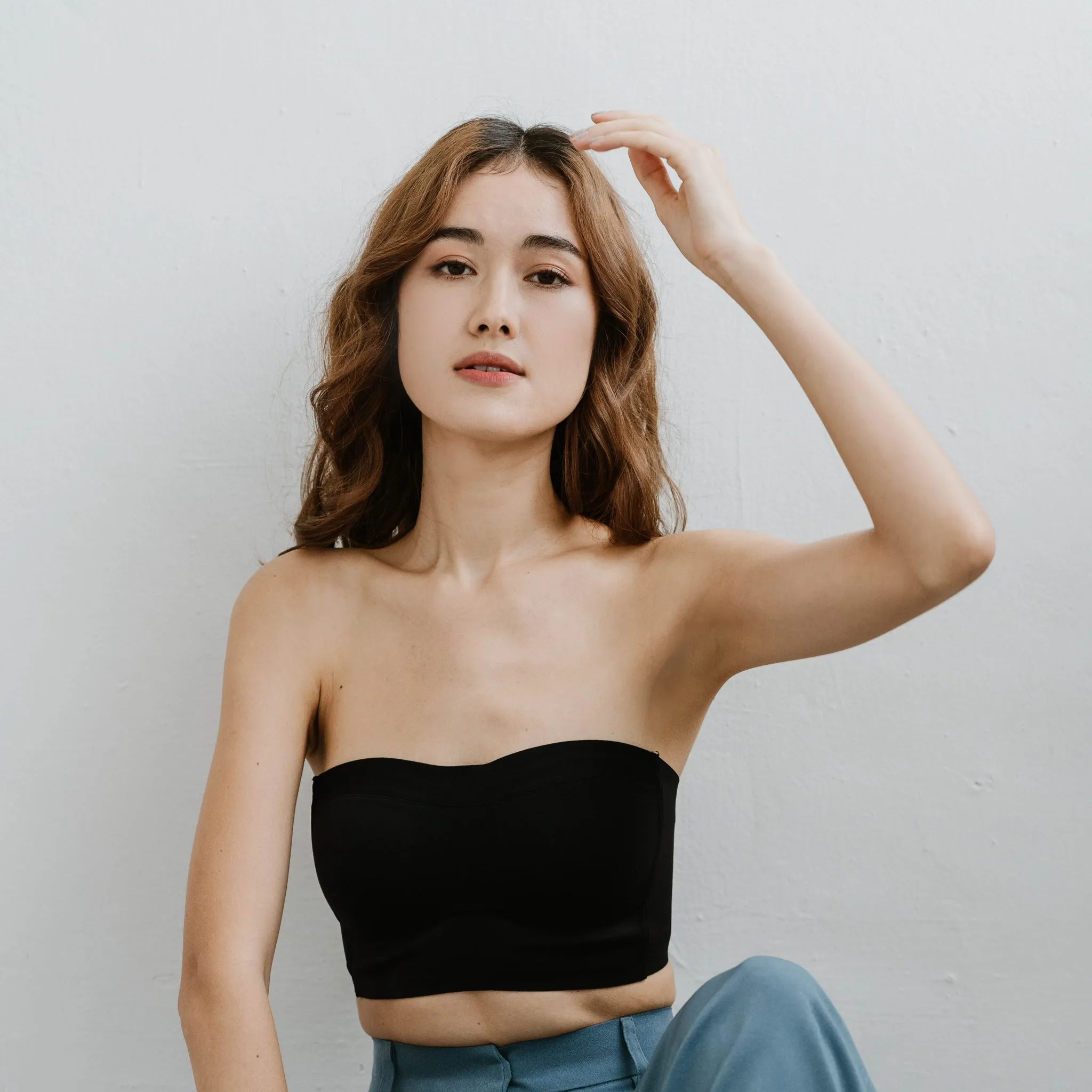 *RESTOCKED* Minimalist Lightly-Lined Seamless Midi Strapless Wireless Bra V2 in Black