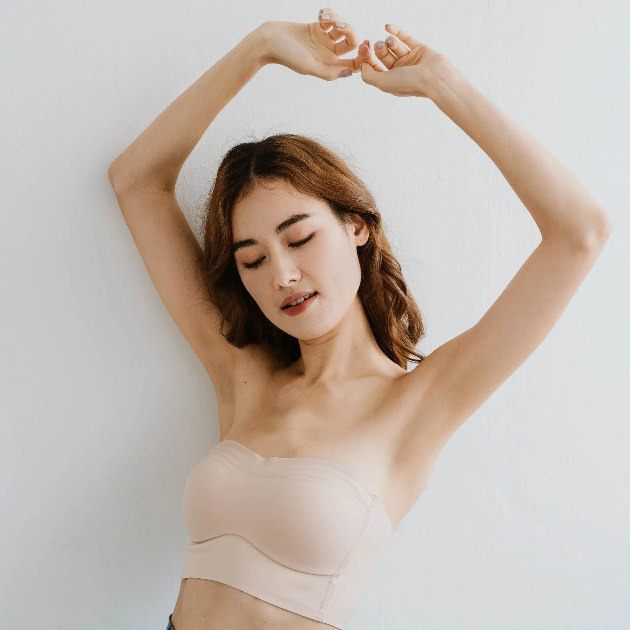 *RESTOCKED* Minimalist Lightly-Lined Seamless Midi Strapless Wireless Bra V2 in Nude