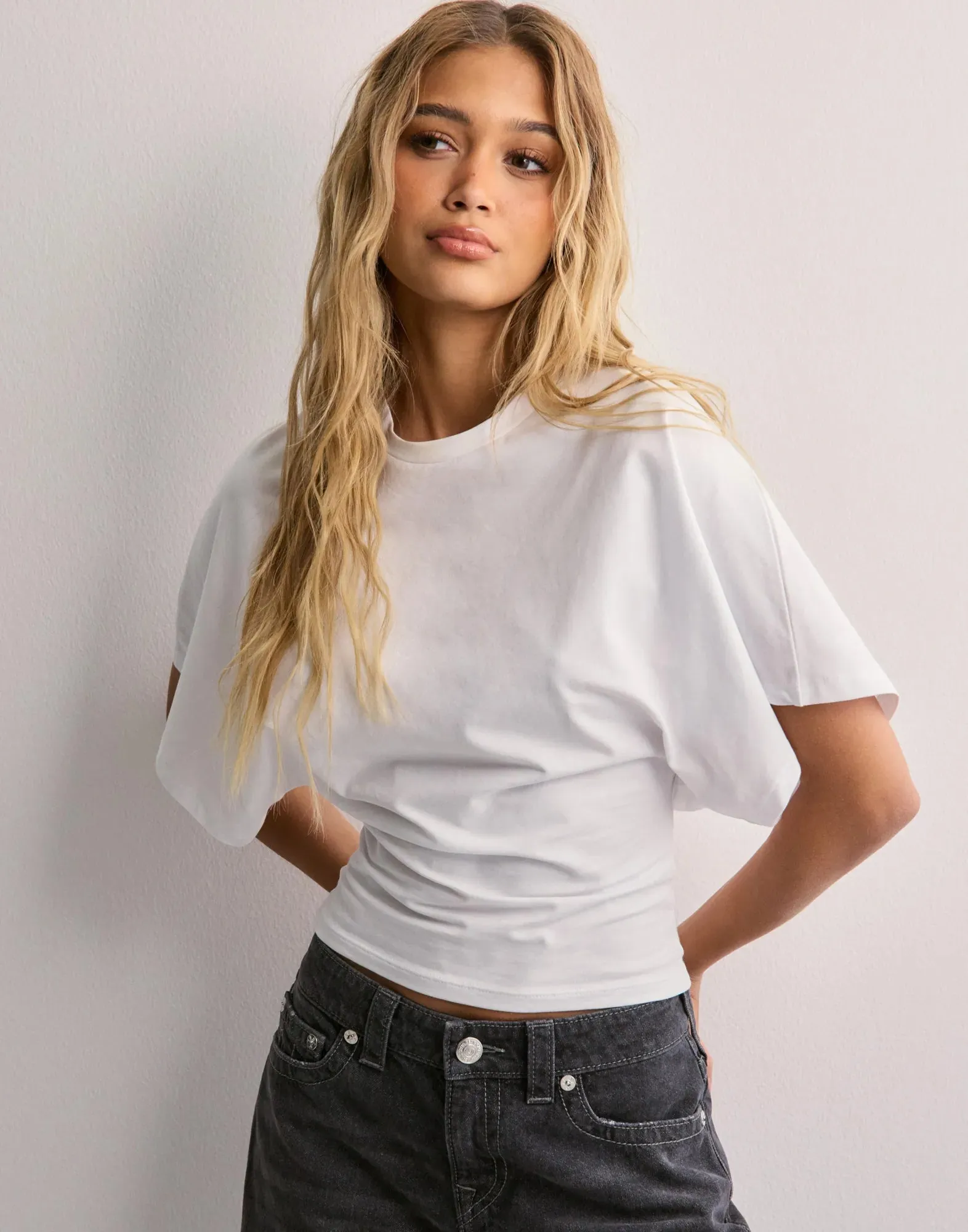 Round Neck Loose Sleeve Tee