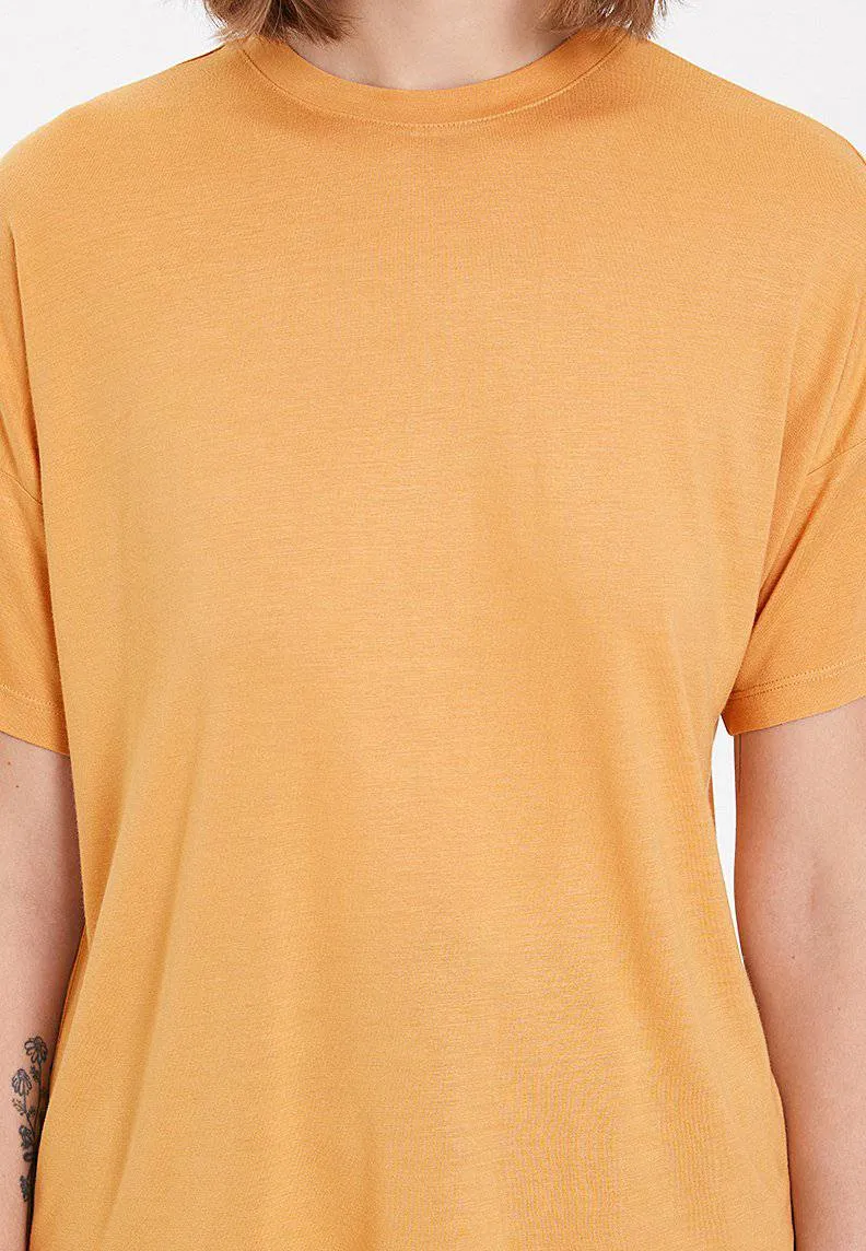 Sarı Basic Bisiklet Yaka Viskon Rahat Kalıp Kadın T-Shirt ESSENTIALS SCOOP NECK LOOSE TEE