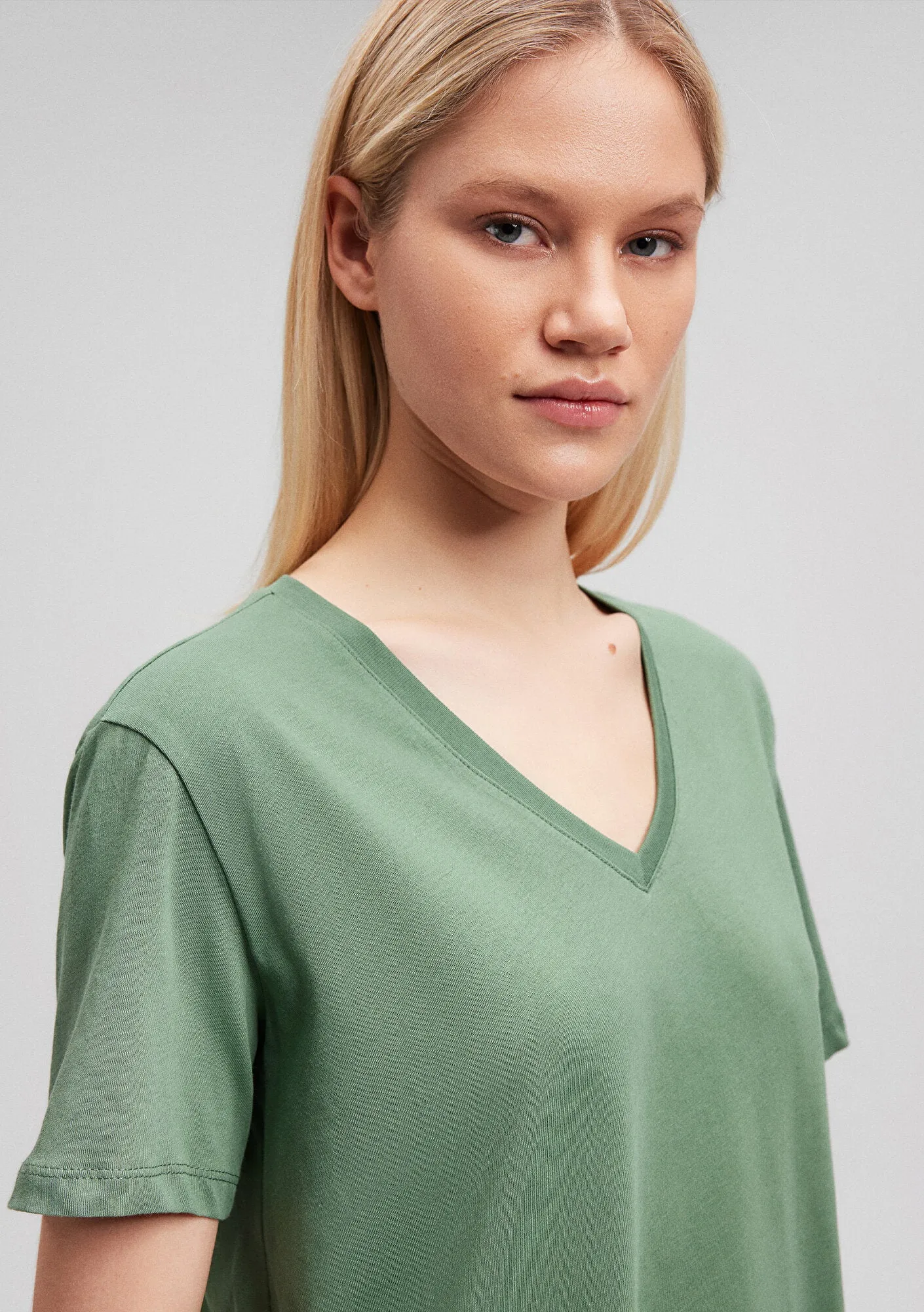 V Neck Green Basic T-Shirt